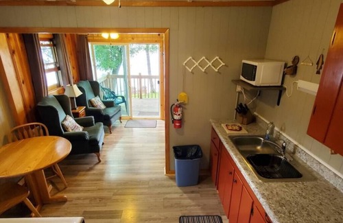 Ray Cabin | Lakeside 1 Bedroom Bear Paw Cabin on Kab