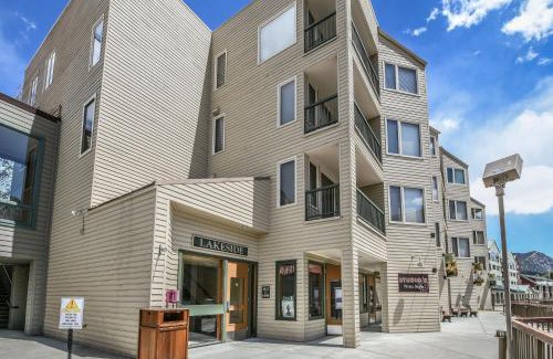Lakeside Village House | Lakeside 1485 by SummitCove Lodging