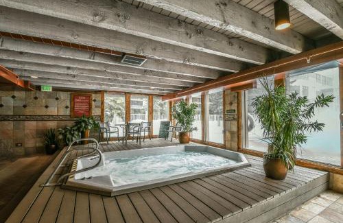 Lakeside Village House | Lakeside 1485 by SummitCove Lodging