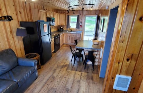 Ray Cabin | Lakeside 2 Bedroom Boulder Cabin on Kab