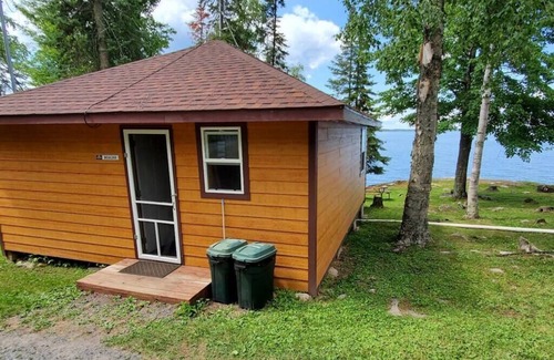 Ray Cabin | Lakeside 2 Bedroom Boulder Cabin on Kab