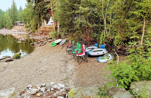 Canim Lake Cabin | Lakeside 2 Bedroom Cottage. Relax and Unwind In Nature.
