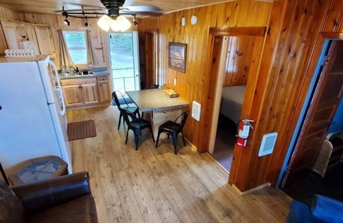Ray Cabin | Lakeside 2 Bedroom Dockside Cabin