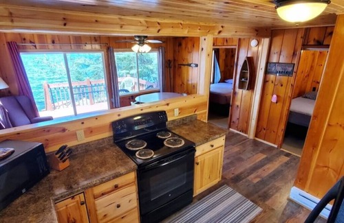 Ray Cabin | Lakeside 2 Bedroom Glacier Cabin on Kab