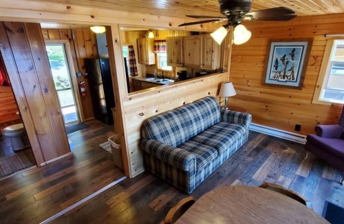 Ray Cabin | Lakeside 2 Bedroom Glacier Cabin on Kab