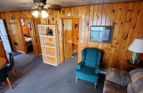 Ray House | Lakeside 2 Bedroom Pelican Cabin On Kab