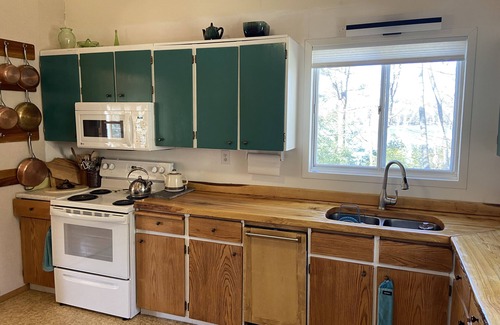 Frontenac Cottage | Lakeside 4 bedroom home on Buck Lake near Kingston