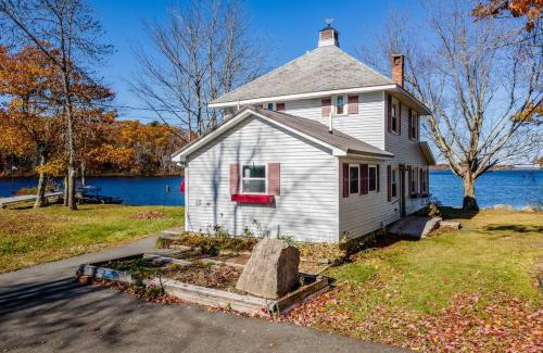 Orono House | Lakeside 4BD Pushaw Lake Retreat