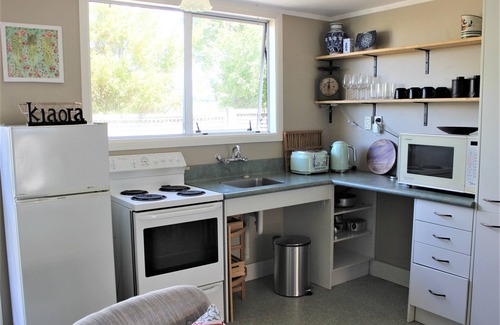Kawaha Point Apartment | Lakeside apartment with boat ramp & jetties
