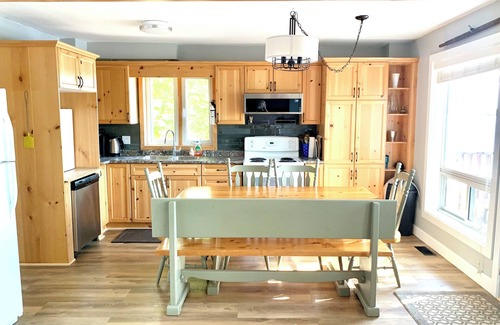 Havelock-Belmont-Methuen Cottage | Lakeside Beach Haven - 4 Season Property - Sandy beach Cordova Lake, Havelock ON