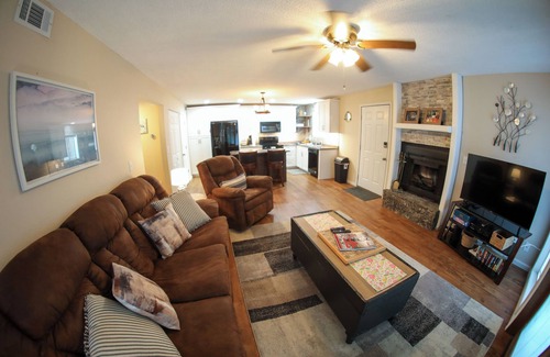 Village of Four Seasons Condo | Lakeside Bliss - Ozark Escape