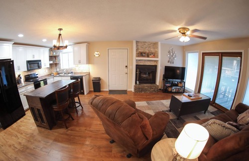 Village of Four Seasons Condo | Lakeside Bliss - Ozark Escape