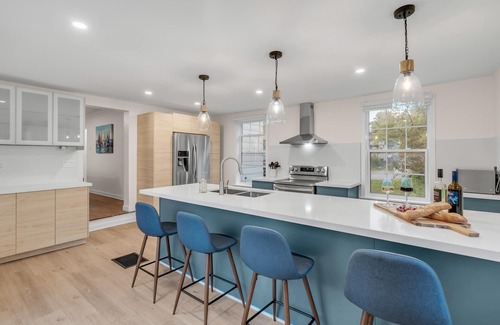 Port Hope House | Lakeside Bliss With Breathtaking View: Villa With Direct Access To The Lake.
