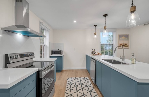 Port Hope House | Lakeside Bliss With Breathtaking View: Villa With Direct Access To The Lake.