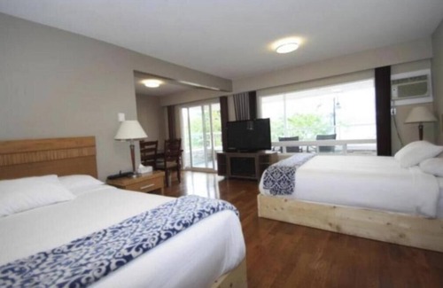 Harrison Hot Springs Cabin | lakeside bedroom and a living area with stunning views of Harrison Lakennn
