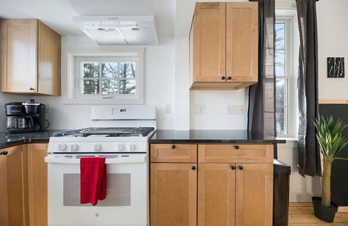 Belfast House | Lakeside Cabin Escape near Swan Lake