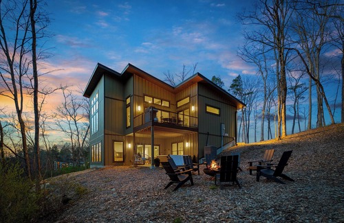 Innsbrook House | Lakeside Cabin Escape Hot Tub Fire Pit