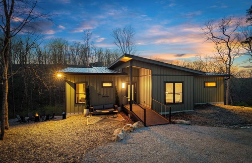 Innsbrook House | Lakeside Cabin Escape Hot Tub Fire Pit