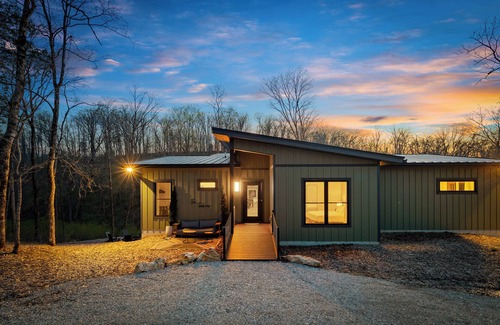 Innsbrook House | Lakeside Cabin Escape Hot Tub Fire Pit