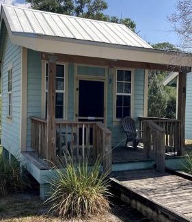 Braden River House | Lakeside Cabin for a Glamping Getaway near Tampa, Florida