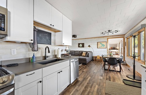 Frazee Cabin | Lakeside Cabin+Hot Tub+Provided Firewood