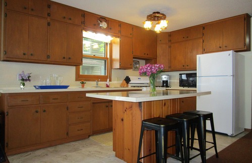 Spicer House | Lakeside Cabin on Beautiful Green Lake