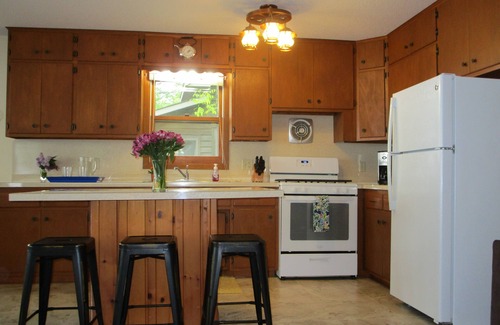 Spicer House | Lakeside Cabin on Beautiful Green Lake