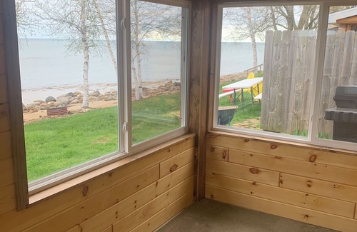 Port Hope Cabin | Lakeside Cabin with a Touch of Vintage Charm and All the Modern Conveniences