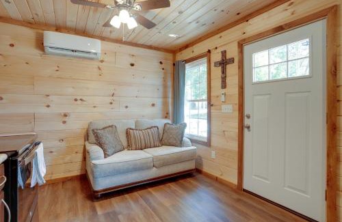Trenton House | Lakeside Cabin with Kayaks Near Cloudland Canyon!