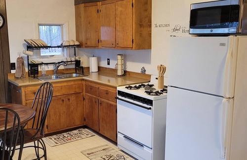 Garrison Cabin | Lakeside cabin with two bedrooms