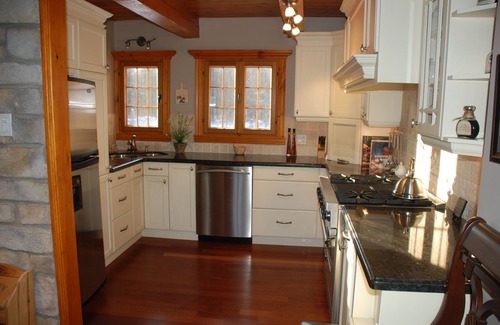La Minerve Cottage | Lakeside Canadian Log Cabin