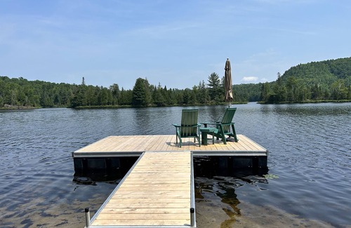 La Minerve Cottage | Lakeside Canadian Log Cabin