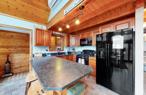 Greenville House | Lakeside Chalet