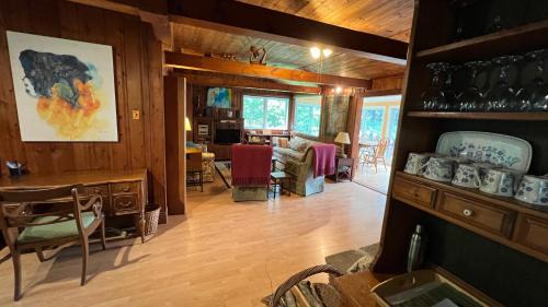 Wentworth House | Lakeside Cottage