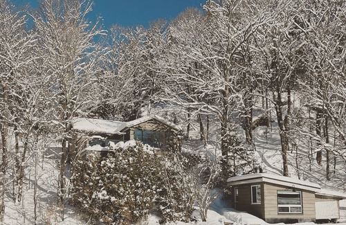 Lac-Sergent Ski Chalet | Lakeside cottage, large private dock