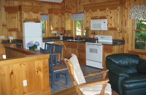Raymond Cottage | Lakeside Cottage with all the amenities
