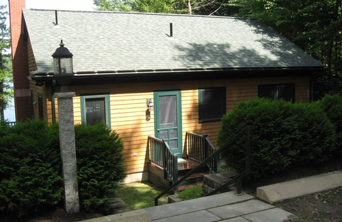 Raymond Cottage | Lakeside Cottage with all the amenities