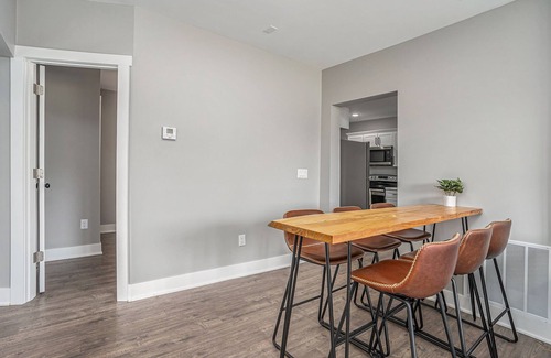 Nelson Apartment | Lakeside & Downtown Stroll Retreat