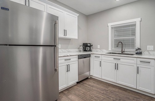 Nelson Apartment | Lakeside & Downtown Stroll Retreat