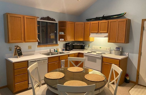Gravois Mills House | Lakeside Dreaming! 2b-2b, Sleeps 6, Lake of the Ozarks.