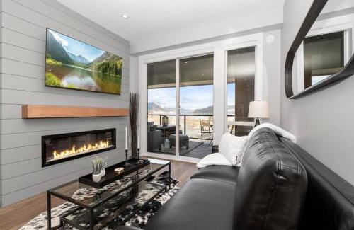 Harrison Hot Springs Apartment | Lakeside Escape at the Oasis