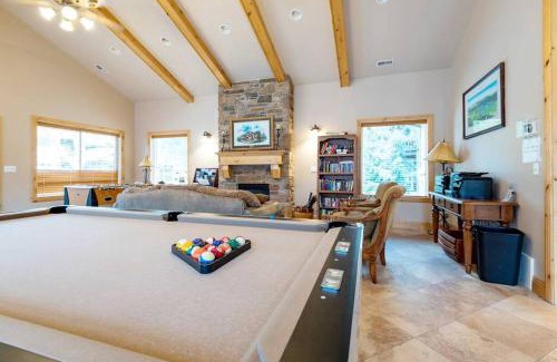 Ogden House | Lakeside Escape 2 BR with Hot Tub