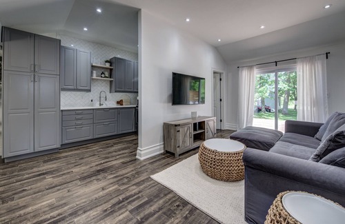 Brechin House | Lakeside Escape 3-Bedroom Bungalow with a Hot Tub