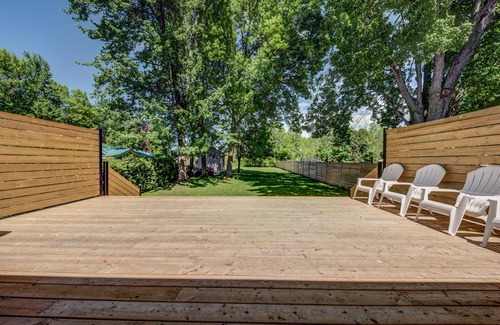 Brechin House | Lakeside Escape 3-Bedroom Bungalow with a Hot Tub