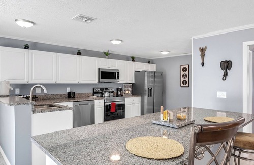 Auburndale House | Lakeside Escape - Charming - Nearby Attractions