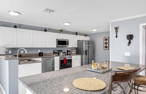 Auburndale House | Lakeside Escape - Modern & Spacious - Ace Location