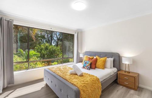 Long Jetty House | Lakeside Escape steps To The Lake and Beach