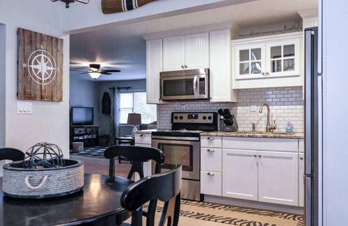 Cynthiana House | Lakeside Escape ~ Waterfront w/Hot Tub (NEW DOCK!)