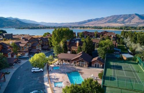 Ogden House | Lakeside Escape with Hot Tub