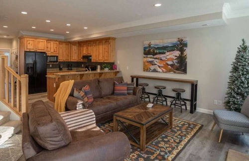 Ogden House | Lakeside Funscape | Pool | Pickleball | Hot Tub